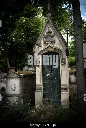 Pere Lachaise Friedhof an einem sonnigen Sommertag. Stockfoto