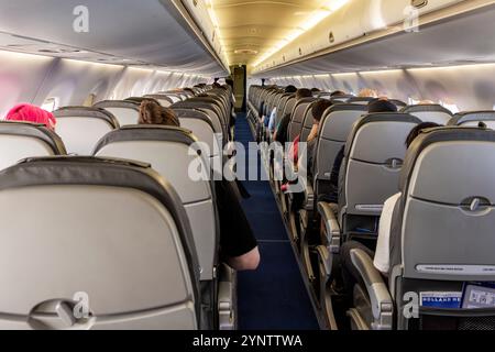 Innenraum an Bord eines Fluges von Großbritannien nach Amsterdam mit der Fluggesellschaft KLM Eastern Stockfoto