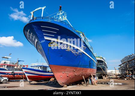 Sfax Tunesien - 12. November 2024: Boote in der Sfax Werft Stockfoto