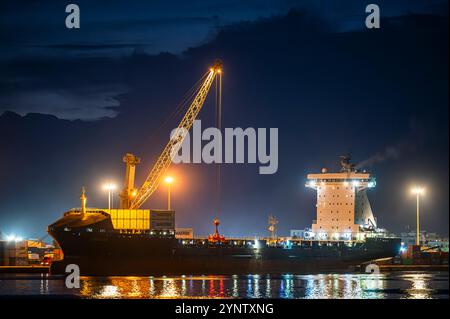 Sfax, Tunesien - 11. November 2024: Containerschiff Annaba im Hafen von Sfax. Stockfoto