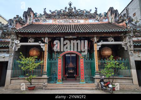 Die Thien Hau Pagoda, oder Chua Ba Thien Hau, wurde 1760 von einer Gruppe Chinesen erbaut und wurde vielen Renovierungsarbeiten unterzogen. Es liegt in Saigon Chinatown Stockfoto