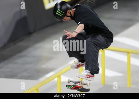 Tokio, Japan. November 2024. Liz Akama (JPN) Skateboarding : 2024 SLS CHAMPIONSHIP TOUR - TOKIO Women's Skateboard Street Final in der Ariake Arena in Tokio, Japan. Quelle: AFLO SPORT/Alamy Live News Stockfoto