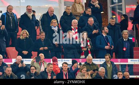 Karl-Heinz Rummenigge (CEO, Vorstandsvorsitzender FCB AG), Herbert Hainer, FCB-Präsident und Ex-CEO Adidas, ehemaliger Präsident Uli Hoeness (FCB), Max Eberl, Sportvorstand und Manager FC Bayern, Dr. Michael Diederich, Geschäftsführer Finanzvorstand und stellvertretender Vorstandsvorsitzender, Jan-Christian Dreesen, Geschäftsführer FCB, Walter Mennekes, Unternehmer, Vizepräsident FC Bayern, Prof. Dr. Dieter Mayer. Vizepraesident des FC Bayern München EV. In der Liga Phase MD5 Spiel FC BAYERN MÜNCHEN - PARIS SG 1-0 von Fußball UEFA Champions League in Stockfoto