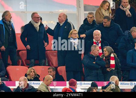 Karl-Heinz Rummenigge (CEO, Vorstandsvorsitzender FCB AG), Herbert Hainer, FCB-Präsident und Ex-CEO Adidas, ehemaliger Präsident Uli Hoeness (FCB), Max Eberl, Sportvorstand und Manager FC Bayern, Dr. Michael Diederich, Geschäftsführer Finanzvorstand und stellvertretender Vorstandsvorsitzender, Jan-Christian Dreesen, Geschäftsführer FCB, Walter Mennekes, Unternehmer, Vizepräsident FC Bayern, Prof. Dr. Dieter Mayer. Vizepraesident des FC Bayern München EV. In der Liga Phase MD5 Spiel FC BAYERN MÜNCHEN - PARIS SG 1-0 von Fußball UEFA Champions League in Stockfoto