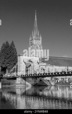 Die Marlow Bridge wurde 1829 mit der All Saints Church im Hintergrund erbaut Stockfoto