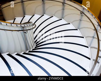 Die markante Rotundentreppe in der Tate Britain, London Stockfoto