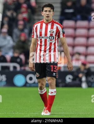 Sunderland, Großbritannien. November 2024. Luke O'Nien von Sunderland während des Sky Bet Championship Matches Sunderland gegen West Bromwich Albion im Stadion of Light, Sunderland, Vereinigtes Königreich, 26. November 2024 (Foto: Alfie Cosgrove/News Images) in Sunderland, Vereinigtes Königreich am 27. November 2024. (Foto: Alfie Cosgrove/News Images/SIPA USA) Credit: SIPA USA/Alamy Live News Stockfoto