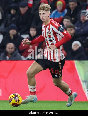 Sunderland, Großbritannien. November 2024. Tom Watson aus Sunderland während des Sky Bet Championship Matches Sunderland gegen West Bromwich Albion im Stadium of Light, Sunderland, Großbritannien, 26. November 2024 (Foto: Alfie Cosgrove/News Images) in Sunderland, Großbritannien am 27. November 2024. (Foto: Alfie Cosgrove/News Images/SIPA USA) Credit: SIPA USA/Alamy Live News Stockfoto