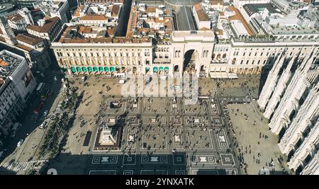 Mailand, Italien - 15. Februar 2023: Aus der Vogelperspektive auf den Dom und den Domplatz in Mailand Stockfoto