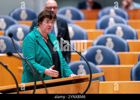 26. NOVEMBER 2024 Niederländisch Tweede Kamer Plenardebatte DEN HAAG, NIEDERLANDE - 26. NOVEMBER: Jacqueline van den Hil VVVD während der Plenardebatte im Tweede Kamer am 26. November 2024 in den Haag, Niederlande den Haag Tweede Kamer Niederlande Inhalte können in den Niederlanden nicht direkt oder indirekt über Dritte weiterverbreitet werden. Copyright: XJohnxBeckmannx Stockfoto