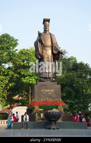 HANOI, VIETNAM - 13. DEZEMBER 2015: Denkmal für Kaiser Lee Thai To. Hanoi, Vietnam Stockfoto