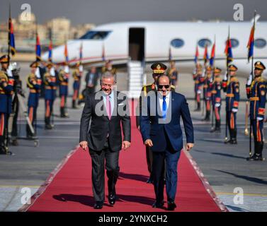 Ägyptischer Präsident Abdel Fattah El-Sisi empfängt jordanischen König Abdullah II bin Al Hussein der ägyptische Präsident Abdel Fattah El-Sisi empfängt den jordanischen König Abdullah II bin Al Hussein, an dem beide Seiten am 27. November 2024 eine Diskussionssitzung unter Beteiligung der Delegationen der beiden Länder Kairo, Ägypten, abhielten. Foto: Ägyptisches Präsidentenamt apaimages Kairo Kairo Ägypten 271124 Egypt EPO 005 Copyright: XapaimagesxEgypt anxPresidentxOfficexxapaimagesx Stockfoto