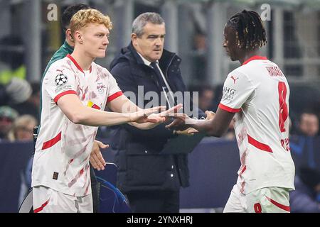 Mailand, Italien, Italien. November 2024. Nicolas SEIWALD vom RB Leipzig und Amadou HAIDARA vom RB Leipzig während des Spiels der UEFA Champions League, League Phase MD5 zwischen dem FC Internazionale und RB Leipzig im Stadio Giuseppe-Meazza am 26. November 2024 in Mailand. (Kreditbild: © Matthieu Mirville/ZUMA Press Wire) NUR REDAKTIONELLE VERWENDUNG! Nicht für kommerzielle ZWECKE! Stockfoto