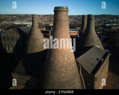 Das Gladstone Pottery Museum in Longton, Stoke-on-Trent, ist eine erhaltene viktorianische Keramikfabrik. Es bietet interaktive Ausstellungen und historische Öfen Stockfoto