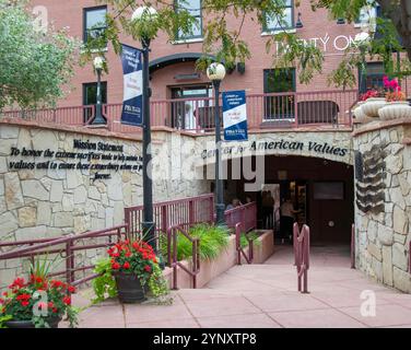 Pueblo, Colorado - das Center for American Values zeigt Fotografien von 140 Empfängern der Ehrenmedaille des Kongresses. Das Zentrum ist mit t verbunden Stockfoto