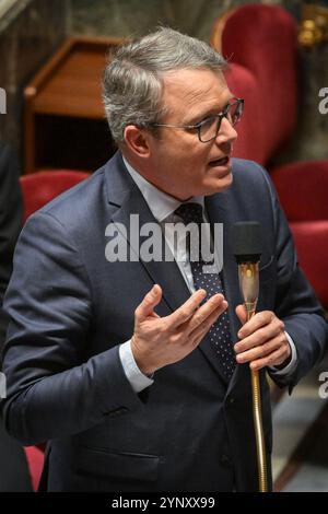 Paris, Frankreich. November 2024. Der französische stellvertretende Verkehrsminister Francois Durovray spricht während einer Sitzung mit Fragen an die Regierung in der Pariser Nationalversammlung am 27. November 2024. Foto: Firas Abdullah/ABACAPRESS. COM Credit: Abaca Press/Alamy Live News Stockfoto