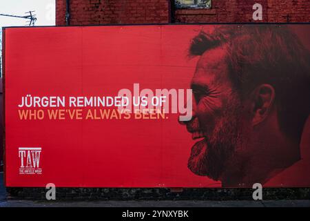 Liverpool, Großbritannien. November 2024. Ein Wandgemälde von Jürgern Klopp, ehemaliger Liverpool-Manager vor der UEFA Champions League, League Phase MD5 Liverpool gegen Real Madrid in Anfield, Liverpool, Vereinigtes Königreich, 27. November 2024 (Foto: Mark Cosgrove/News Images) in Liverpool, Vereinigtes Königreich am 27. November 2024. (Foto: Mark Cosgrove/News Images/SIPA USA) Credit: SIPA USA/Alamy Live News Stockfoto