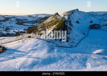 Parkhouse Hill und Chrome Hill im oberen Dove Valley von Earl Sterndale, Peak District National Park, Derbyshire Stockfoto