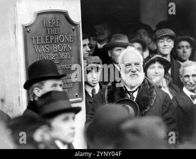 Alexander Graham Bell bei der Enthüllung einer Gedenktafel zum Gedenken an die Erfindung des Telefons im Jahr 1876, Boston, Mass., 1916 - Foto von Richard W. Sears Stockfoto