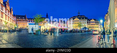 COBURG, BAYERN, DEUTSCHLAND - CA. MAI 2023: Der Weinfest am Marktplatz von Coburg Stockfoto