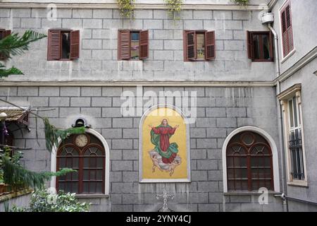 ISTANBUL, TURKIYE - 27. APRIL 2024: Kirche der Heiligen Maria Draperis in Istanbul Stockfoto