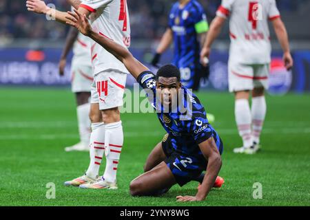 Denzel Dumfries vom FC Internazionale reagierte während der UEFA Champions League 2024/25, dem Fußballspiel des FC Internazionale gegen RB Leipzig im San Siro Stadion. Endpunktzahl; Inter 1:0 RB Leipzig Stockfoto