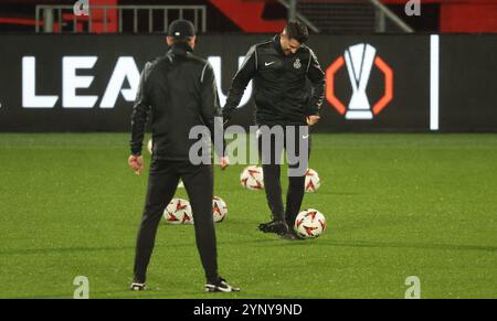 Enschede, Niederlande. November 2024. Kevin Mirallas, Assistenztrainer der Union, wurde am Mittwoch, den 27. November 2024 in Enschede, Niederlande, während eines Trainings der belgischen Fußballmannschaft Royale Union Saint-Gilloise gezeigt. Morgen trifft die Union auf den niederländischen FC Twente am 5/8. Tag der Ligaperiode des Turniers der UEFA Europa League. BELGA PHOTO VIRGINIE LEFOUR Credit: Belga News Agency/Alamy Live News Stockfoto