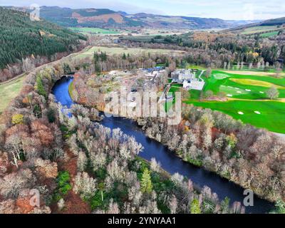 Drohnenansicht von Taymouth Castle Estate Kenmore aus der Vogelperspektive Stockfoto