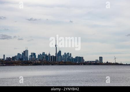 Blick auf die Innenstadt von Toronto vom Humber Bay Park East in Etobicoke, Toronto, Ontario, Kanada Stockfoto