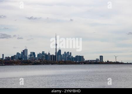 Blick auf die Innenstadt von Toronto vom Humber Bay Park East in Etobicoke, Toronto, Ontario, Kanada Stockfoto