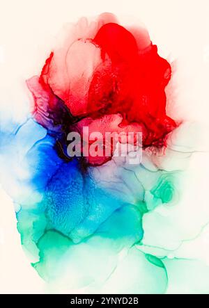 Makroaufnahme einer abstrakten und farbenfrohen Form in Rot, Blau und Grün. Leuchtende und flüssige Farben der Alkoholtinte. Kunst für Design. Stockfoto