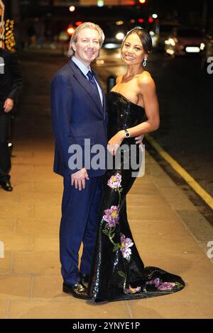 Ceawlin Thynn, 8. Marquess of Bath (links) und Emma Thynn, Marchioness of Bath (rechts) kommen zu den Tusk Conservation Awards im Savoy Hotel, London. Bilddatum: Mittwoch, 27. November 2024. Stockfoto