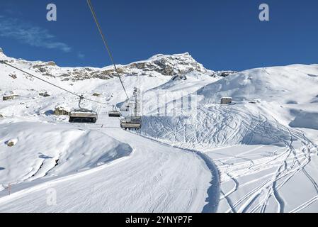 Blick auf das Matterhorn und die Skipisten von Cervinia Stockfoto