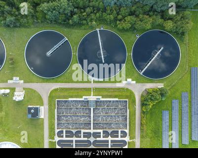 Luftaufnahme einer Kläranlage in den niederlanden Stockfoto