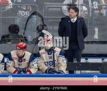 Tim Kehler (Co-Trainer, Schwenninger Wild Wings). GER, EHC Red Bull München vs. Schwenninger Wild Wings, Eishockey, DEL, 20. Spieltag, Saison 2024/2025, 26.11.2024. Foto: Eibner-Pressefoto/Heike Feiner Stockfoto