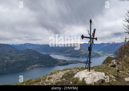 Landschaft des Comer Sees vom Berg Palagia Stockfoto