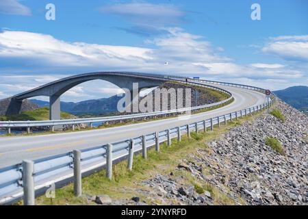 Die Atlantic Ocean Road oder die Atlantic Road (Atlanterhavsveien) wurden als ausgezeichnet Stockfoto