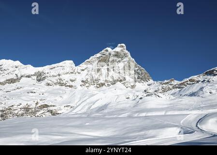 Blick auf das Matterhorn und die Skipisten von Cervinia Stockfoto