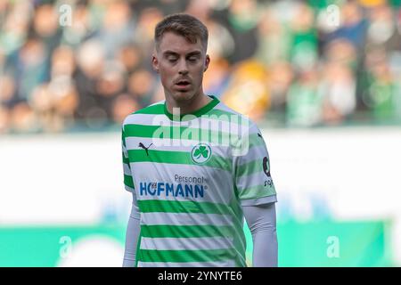 Fürth, Deutschland 23. November 2024: 2. Liga - 2024/2025 - SpVgg Greuther Fürth vs. Karlsruher SC im Bild: Luca Itter (Fürth) /// DFL-Vorschriften verbieten jede Verwendung von Fotografien als Bildsequenzen und/oder Quasi-Video /// Stockfoto