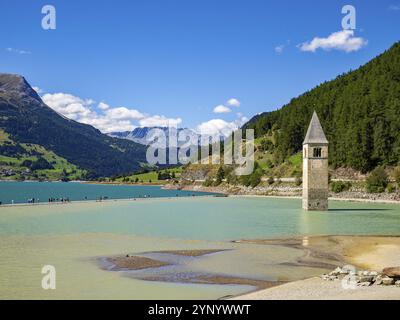 Blick auf den Glockenturm im Reschensee Stockfoto