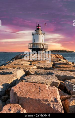 Malerisches Spring Point Ledge Lighthouse und Breakwater bei Sunset Portland Maine, New England, USA Stockfoto