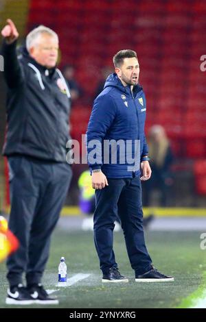 Bramall Lane, Sheffield, England - 26. November 2024 des Buckingham Manager von Oxford United - während des Spiels Sheffield United gegen Oxford United, EFL Championship, 2024/25, Bramall Lane, Sheffield, England - 26. November 2024 Credit: Arthur Haigh/WhiteRosePhotos/Alamy Live News Stockfoto