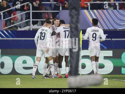 LOSC Lille Spieler feiern, nachdem sie während der UEFA Champions League 2024 ein Tor geschossen haben, dem Fußballspiel zwischen Bologna FC und LOSC Lille am 27. November 2024 im ââRenato DallâAraââ Stadium, Bologna, Italien, Foto Nderim Kaceli Stockfoto