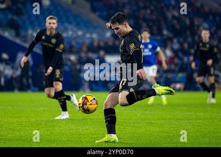 Cardiff, Großbritannien. November 2024. Paul Smyth von Queens Park Rangers in Aktion. EFL Skybet Championship Match, Cardiff City gegen Queens Park Rangers im Cardiff City Stadium in Cardiff, Wales am Mittwoch, den 27. November 2024. Dieses Bild darf nur für redaktionelle Zwecke verwendet werden. Nur redaktionelle Verwendung, Bild von Lewis Mitchell/Andrew Orchard Sportfotografie/Alamy Live News Credit: Andrew Orchard Sportfotografie/Alamy Live News Stockfoto