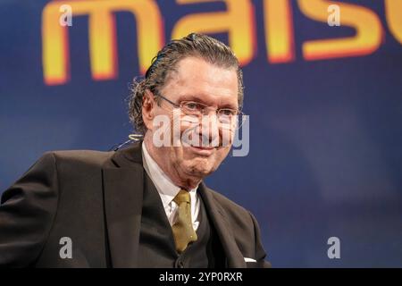 Maischberger am 27. November 2024 aus Köln. Im Bild der Schriftsteller Martin Suter. Themen in der Talkrunde waren Trump und die damit verbundenen wirtschafts-politische Veränderungen sowie die Entwicklung der Debattenkultur. Köln Nordrhein-Westfalen Deutschland *** Maischberger am 27. November 2024 aus Köln im Bild des Schriftstellers Martin Suter Themen in der Talkrunde waren Trump und die damit verbundenen wirtschaftlichen und politischen Veränderungen sowie die Entwicklung der Debattenkultur Köln Nordrhein-Westfalen Deutschland Stockfoto