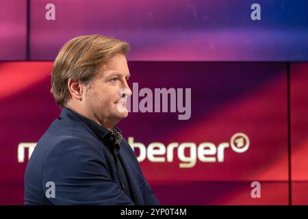 Maischberger am 27. November 2024 aus Köln. Im Bild der Journalist Michael Bröcker Table.Briefings. Themen in der Talkrunde waren Trump und die damit verbundenen wirtschafts-politische Veränderungen sowie die Entwicklung der Debattenkultur. Köln Nordrhein-Westfalen Deutschland *** Maischberger am 27. November 2024 aus Köln im Bild der Journalist Michael Bröcker Table Briefings Themen in der Talkrunde waren Trump und die damit verbundenen wirtschaftspolitischen Veränderungen sowie die Entwicklung der Debattierkultur Köln Nordrhein-Westfalen Deutschland Stockfoto