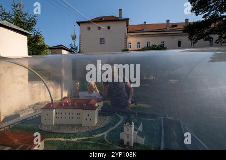 31.08.2024, Ukraine, Transkarpaten, Uschhorod - Modell der Burg Uschhorod in der Burg. Die Stadt mit KUK-Flair liegt im Dreiländereck regi Stockfoto