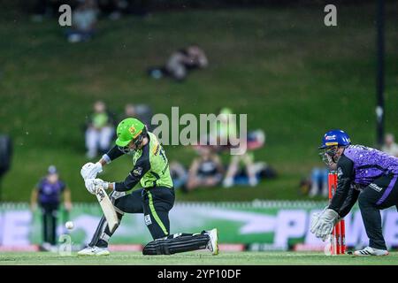 Sydney, Australien. November 2024. Phoebe Litchfield von Sydney Thunder wurde im Drummoyne Oval im Spiel der Women's Big Bash League „The Knockout“ zwischen Sydney Thunder und Hobart Hurricanes gezeigt. Sydney Thunder gewann das Spiel der Women's Big Bash League „The Knockout“ gegen Hobart Hurricanes mit 6 Wickets (6 Bälle übrig). Hobart Hurricanes: 126/6 (20 Overs), Sydney Donner: 129/4 (19 Overs). Quelle: SOPA Images Limited/Alamy Live News Stockfoto