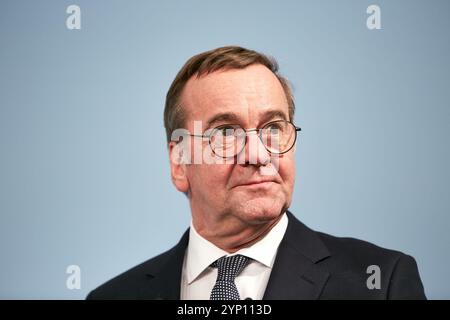 13.11.2024, Deutschland, Berlin, Berlin - Bundesverteidigungsminister Boris Pistorius bei einer Pressekonferenz im ministerium. 00R241113D054CAROEX.JPG [MODUS Stockfoto