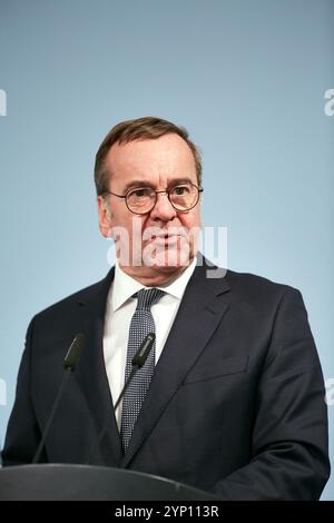 13.11.2024, Deutschland, Berlin, Berlin - Bundesverteidigungsminister Boris Pistorius bei einer Pressekonferenz im ministerium. 00R241113D066CAROEX.JPG [MODUS Stockfoto